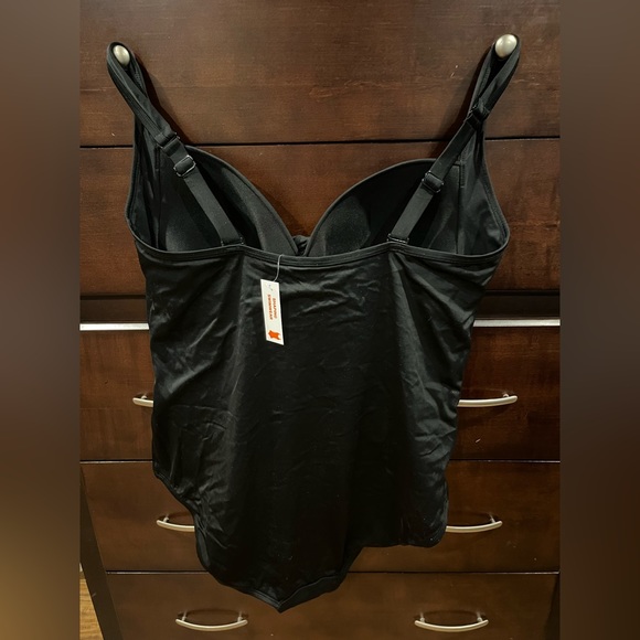 NWT shaping swimsuit - Picture 2 of 6